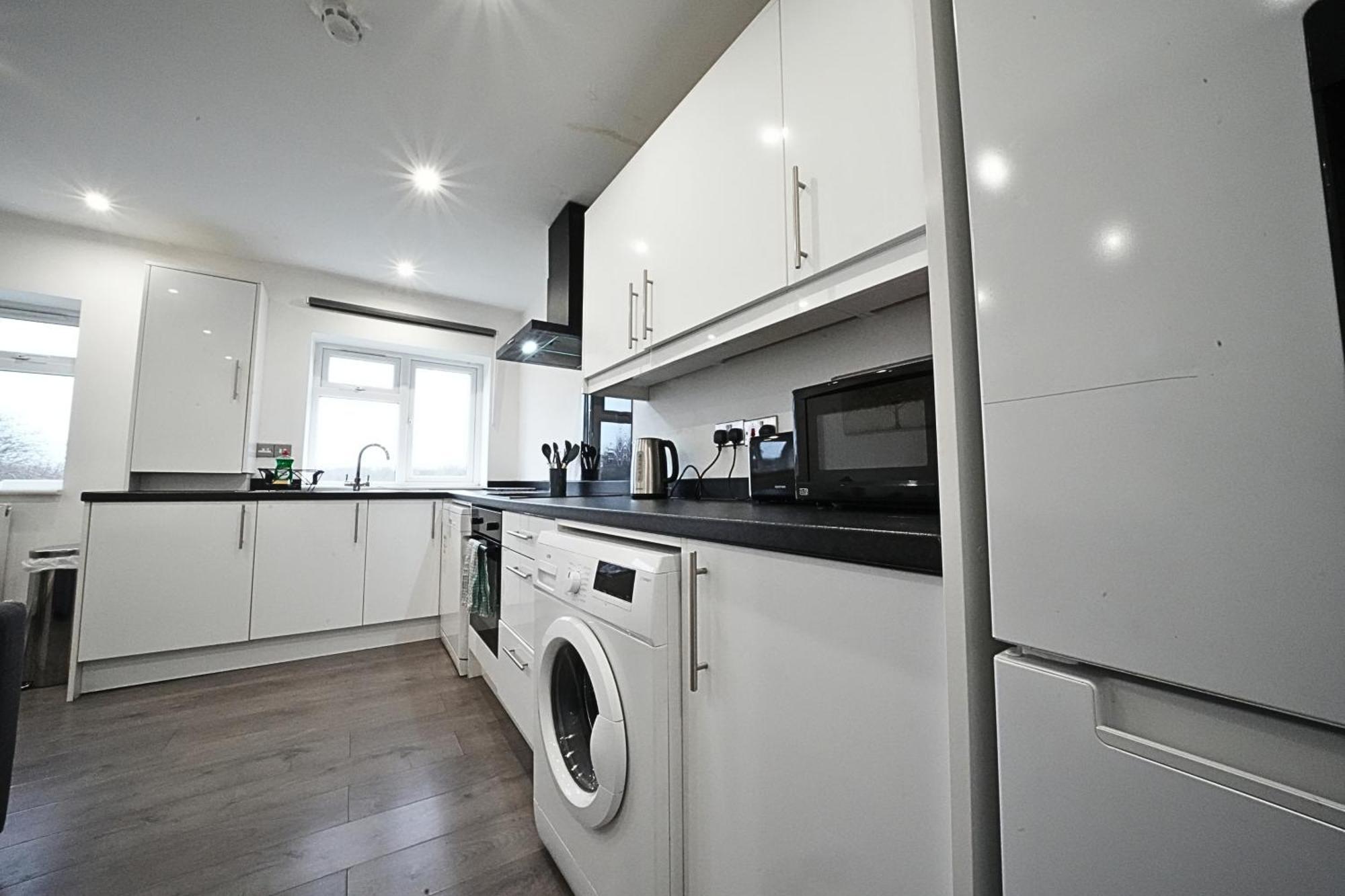 Hatton Heathrow Airport- Free Parking-free Underground To And From Heathrow Airport Hatton Cross Picture-see Fast Hatton Cross To 30min Appartement
