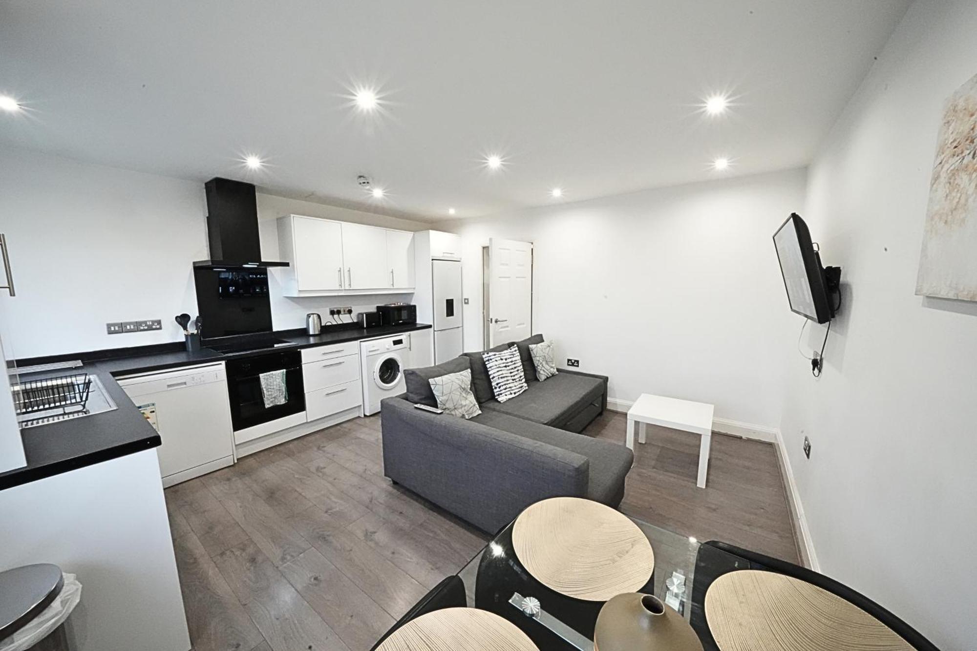 Hatton Heathrow Airport- Free Parking-free Underground To And From Heathrow Airport Hatton Cross Picture-see Fast Hatton Cross To 30min Appartement