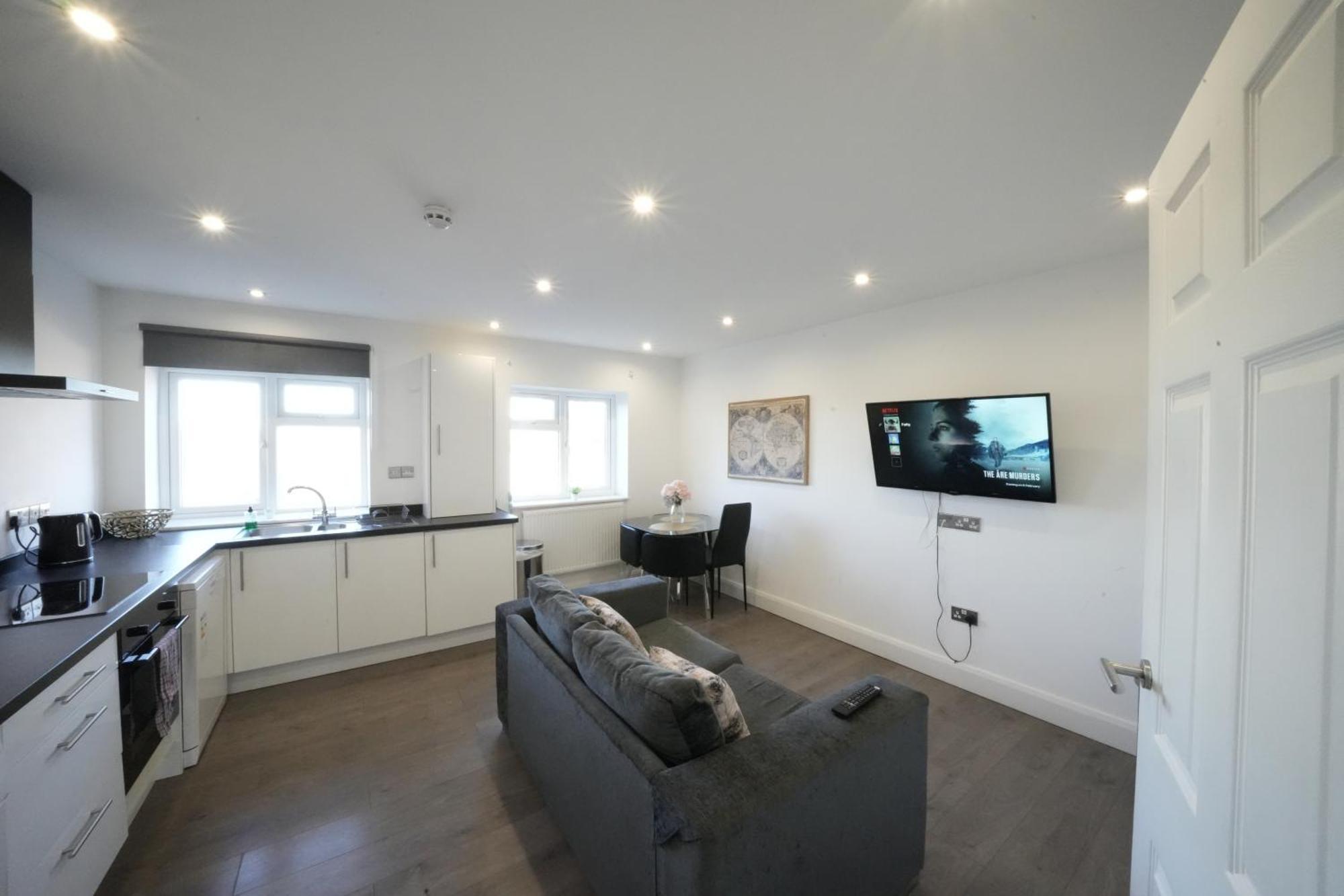Hatton Heathrow Airport- Free Parking-free Underground To And From Heathrow Airport Hatton Cross Picture-see Fast Hatton Cross To 30min Appartement
