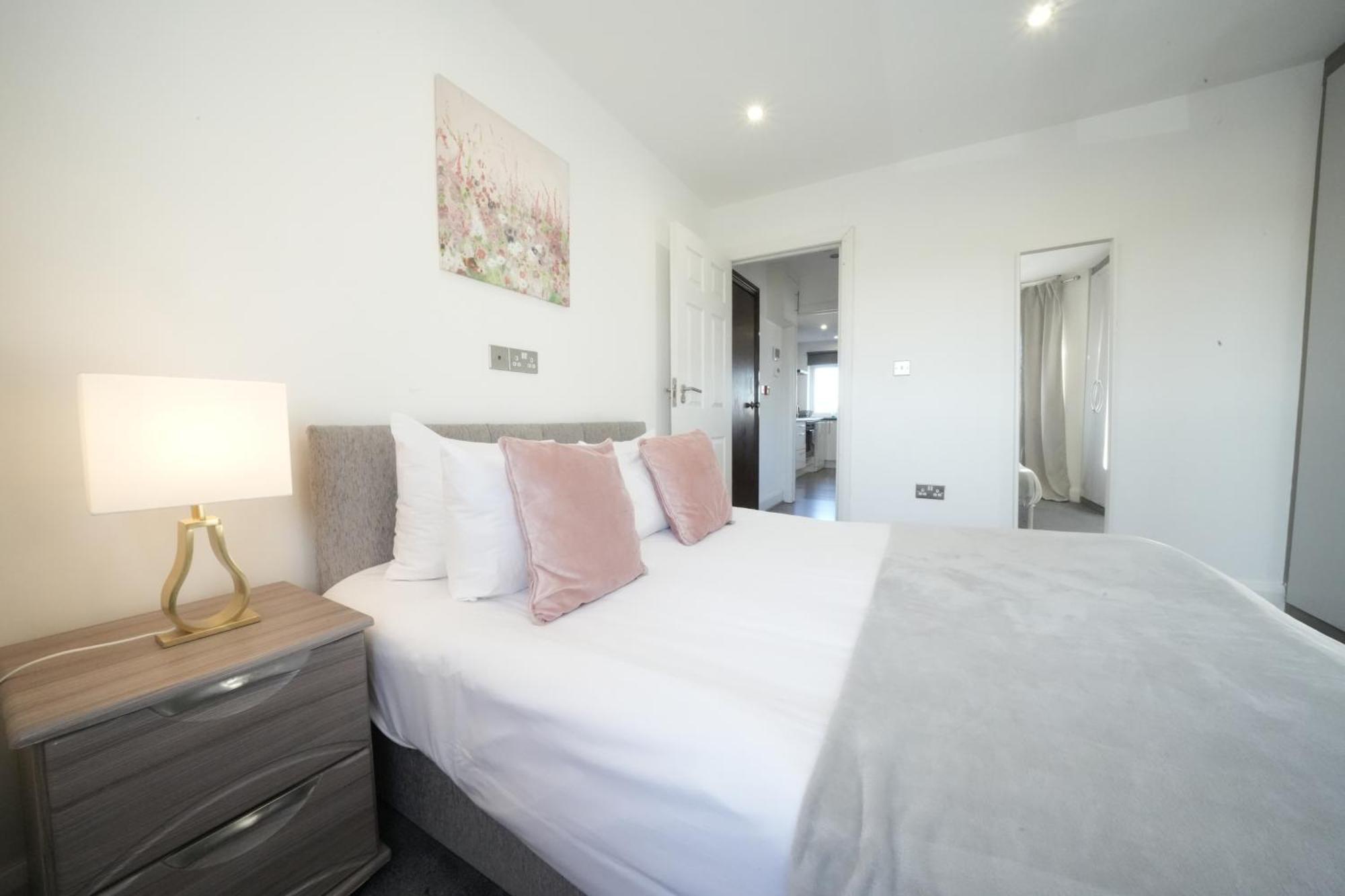 Hatton Heathrow Airport- Free Parking-free Underground To And From Heathrow Airport Hatton Cross Picture-see Fast Hatton Cross To 30min Appartement Londres