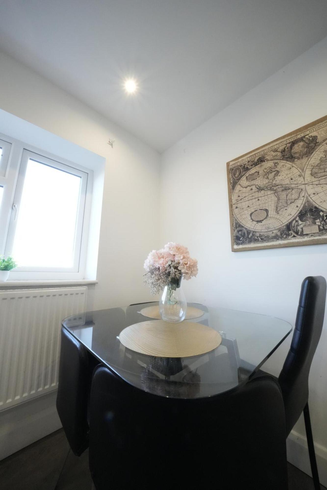 Appartement Hatton Heathrow Airport- Free Parking-free Underground To And From Heathrow Airport Hatton Cross Picture-see Fast Hatton Cross To 30min *