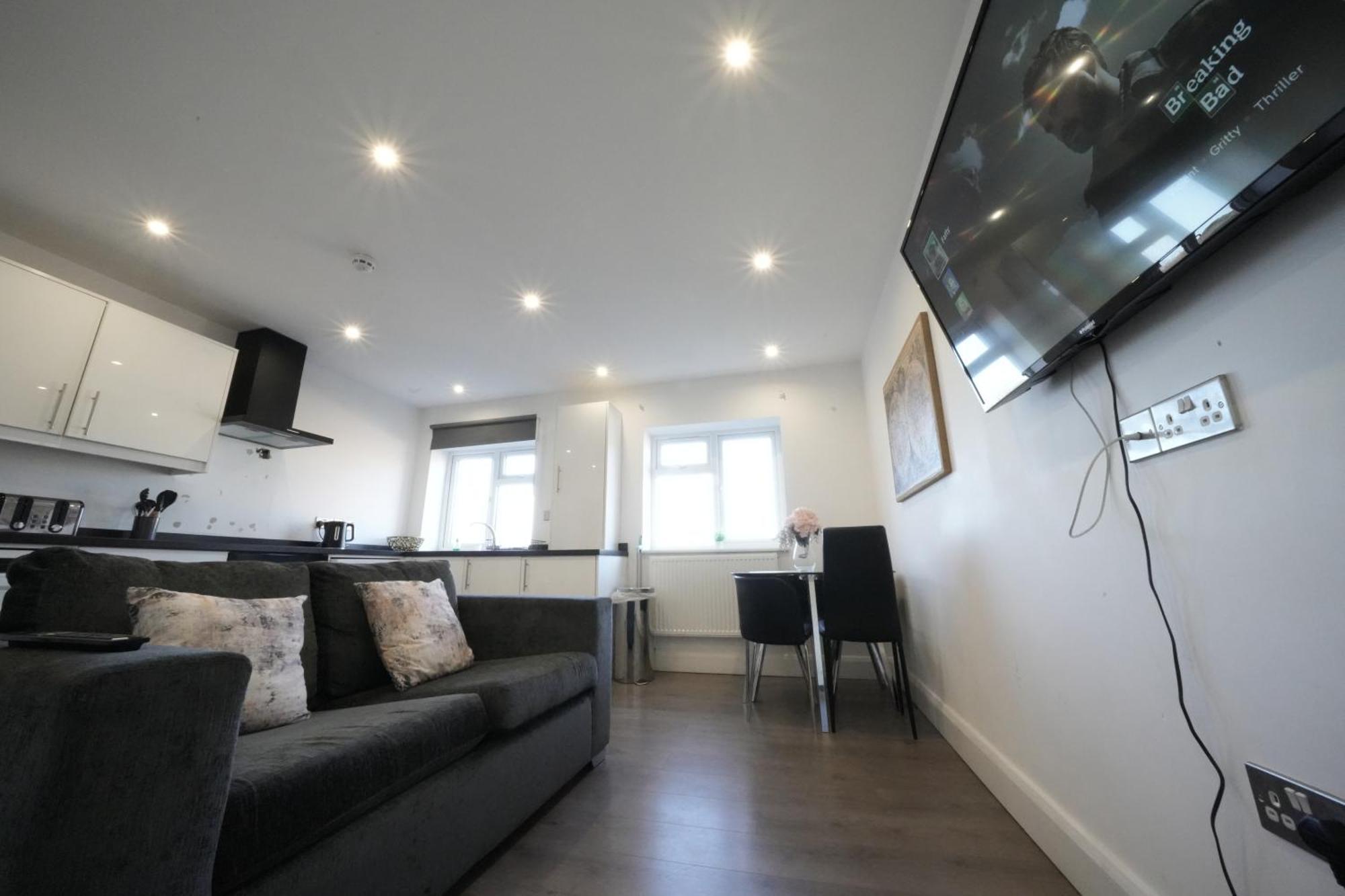 Hatton Heathrow Airport- Free Parking-free Underground To And From Heathrow Airport Hatton Cross Picture-see Fast Hatton Cross To 30min Appartement