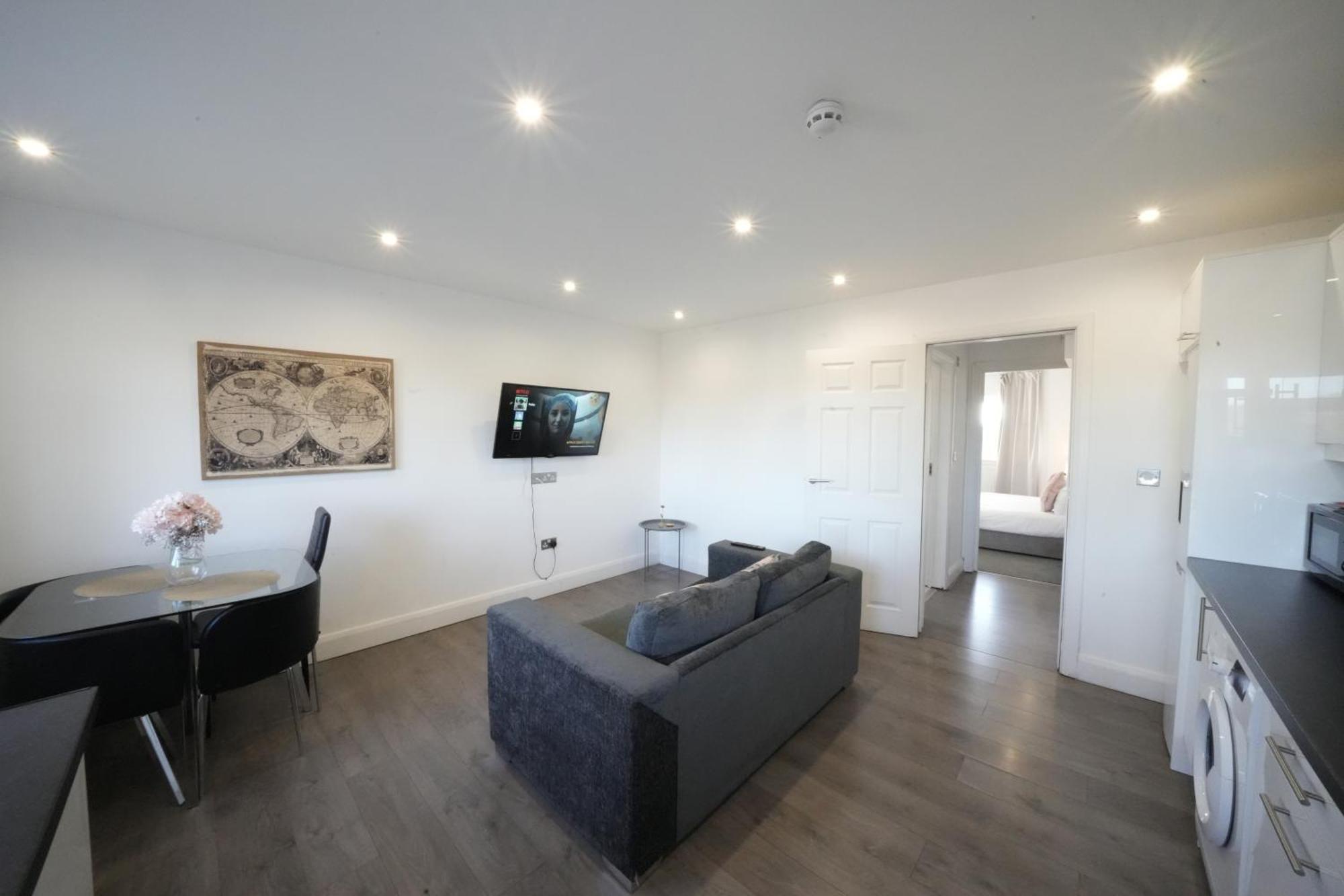 Hatton Heathrow Airport- Free Parking-free Underground To And From Heathrow Airport Hatton Cross Picture-see Fast Hatton Cross To 30min Appartement