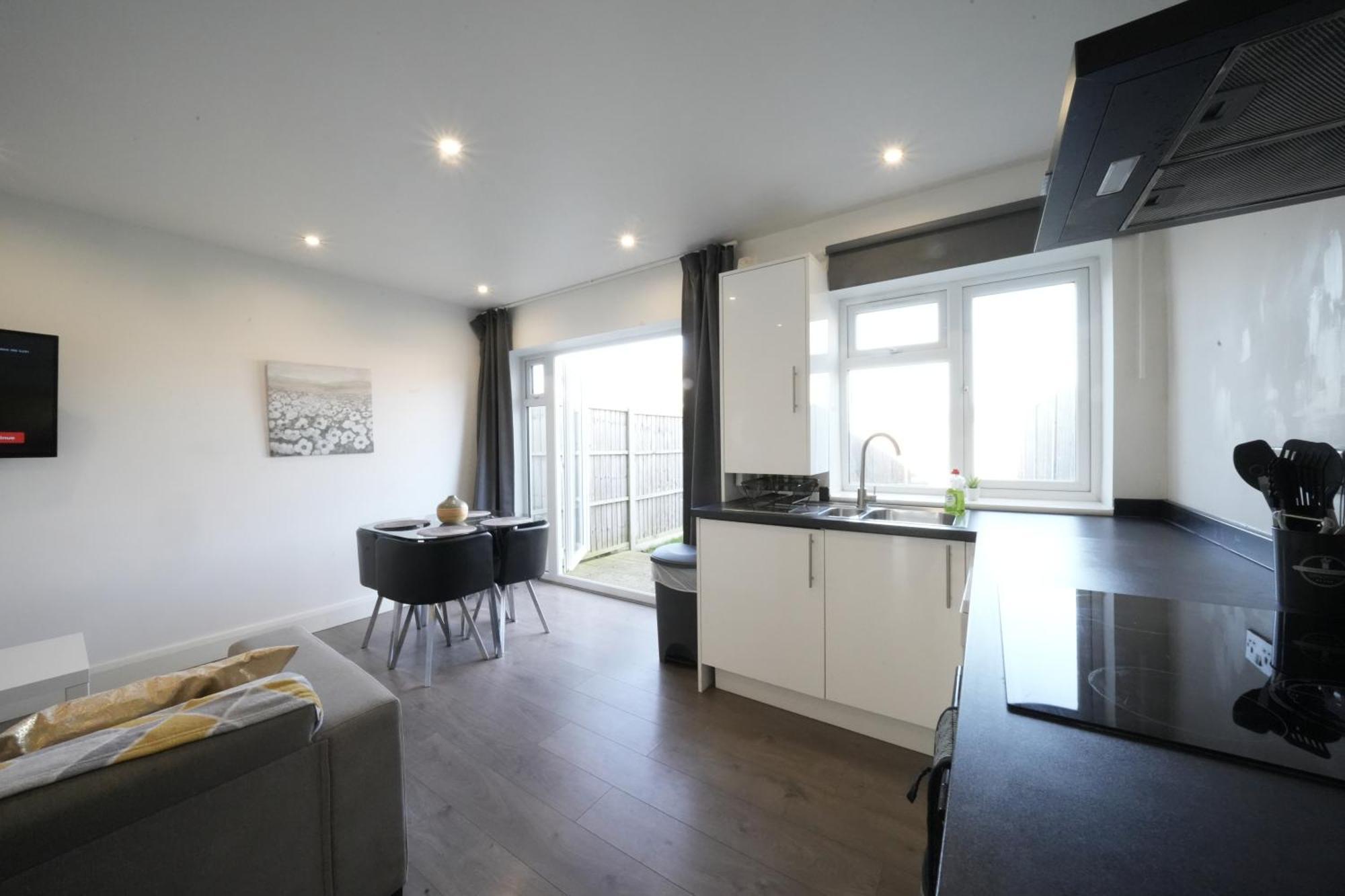 Hatton Heathrow Airport- Free Parking-free Underground To And From Heathrow Airport Hatton Cross Picture-see Fast Hatton Cross To 30min Appartement Londres