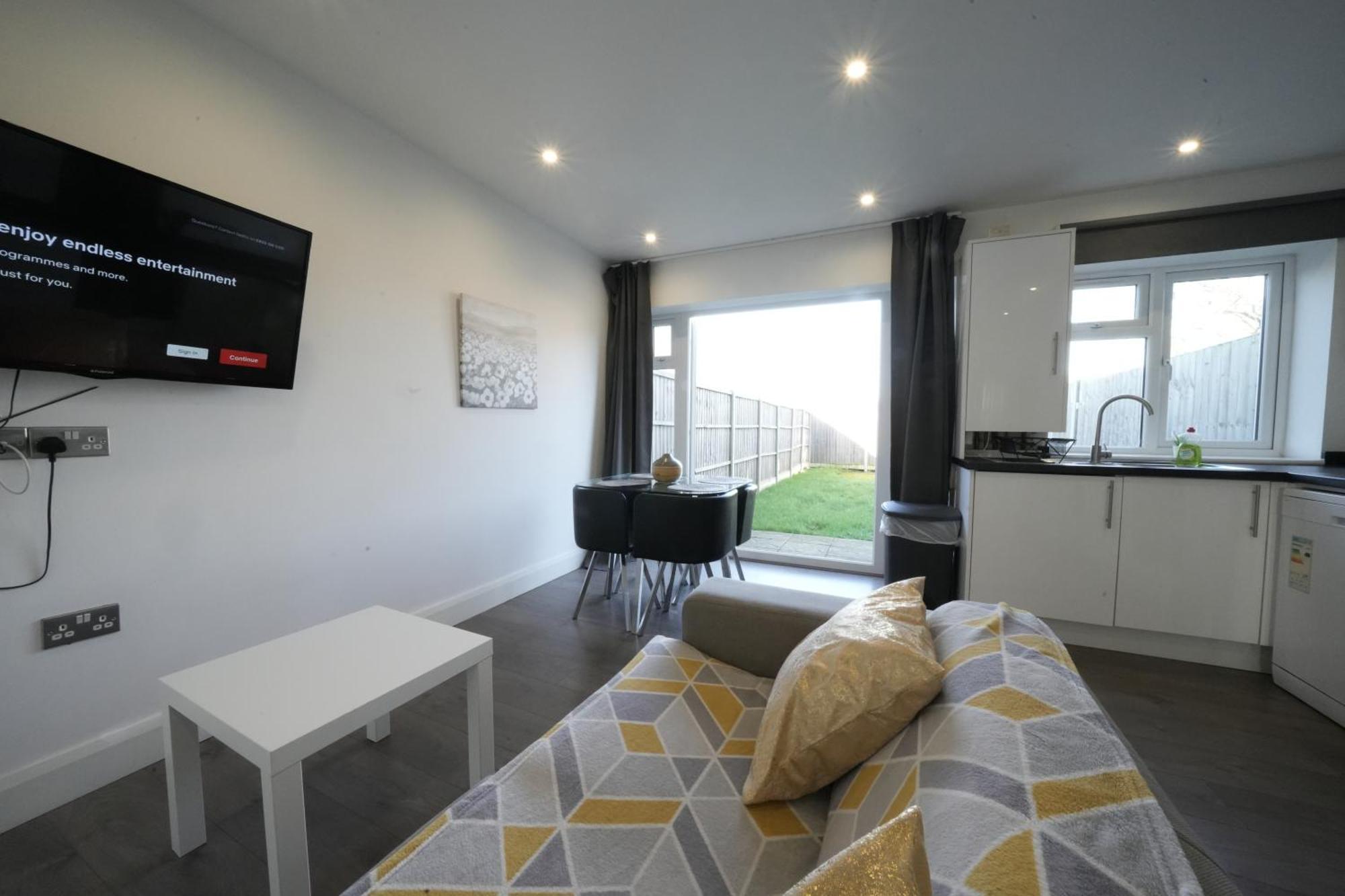 Hatton Heathrow Airport- Free Parking-free Underground To And From Heathrow Airport Hatton Cross Picture-see Fast Hatton Cross To 30min Appartement Londres