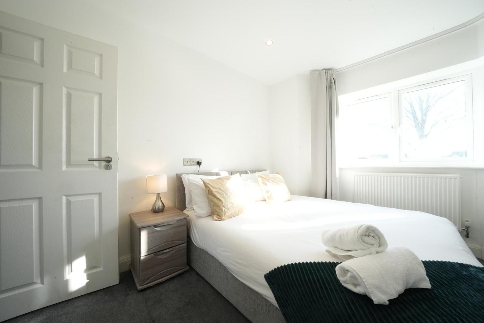 Hatton Heathrow Airport- Free Parking-free Underground To And From Heathrow Airport Hatton Cross Picture-see Fast Hatton Cross To 30min Appartement