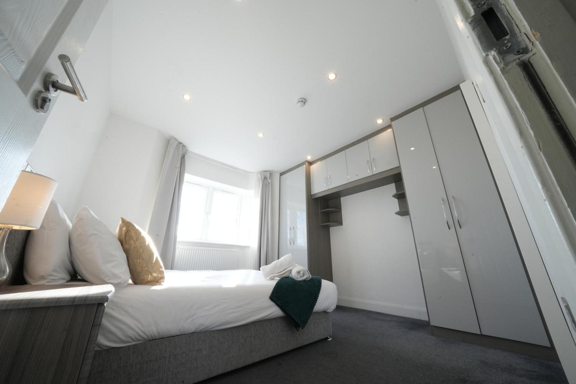 Hatton Heathrow Airport- Free Parking-free Underground To And From Heathrow Airport Hatton Cross Picture-see Fast Hatton Cross To 30min Appartement Londres