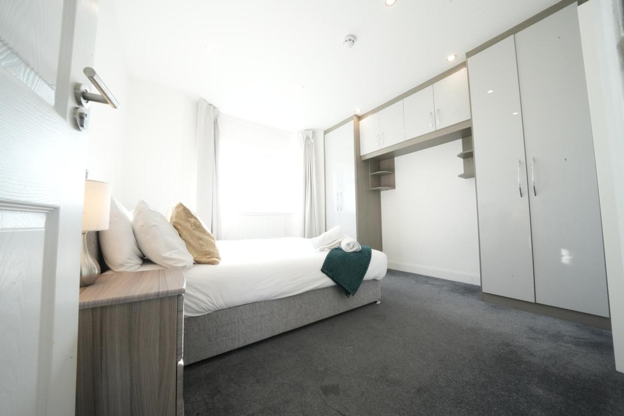 Appartement Hatton Heathrow Airport- Free Parking-free Underground To And From Heathrow Airport Hatton Cross Picture-see Fast Hatton Cross To 30min *