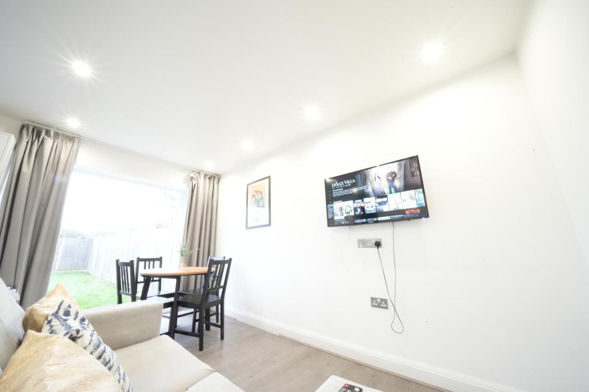 Hatton Heathrow Airport- Free Parking-free Underground To And From Heathrow Airport Hatton Cross Picture-see Fast Hatton Cross To 30min Appartement