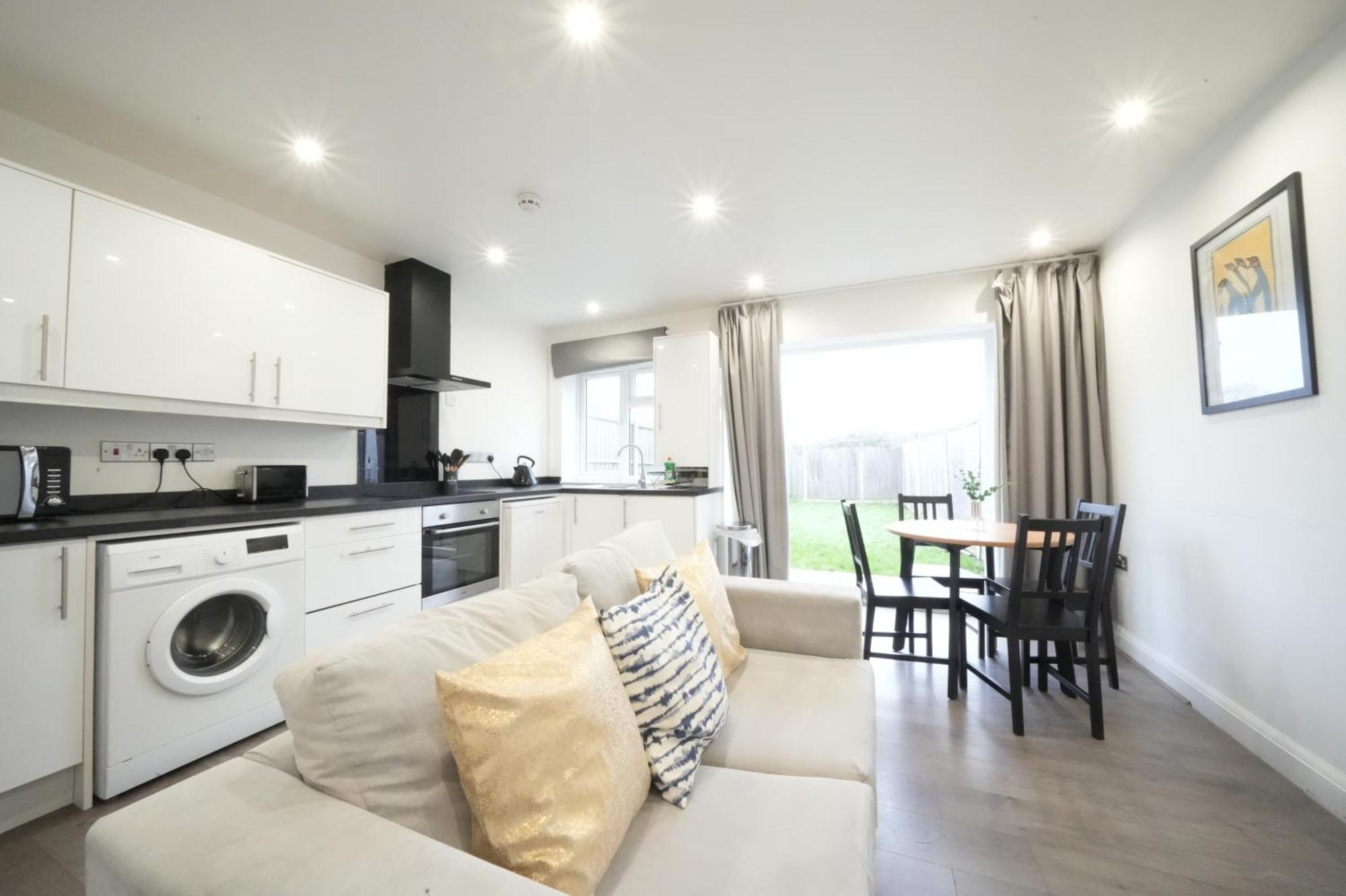 Appartement Hatton Heathrow Airport- Free Parking-free Underground To And From Heathrow Airport Hatton Cross Picture-see Fast Hatton Cross To 30min