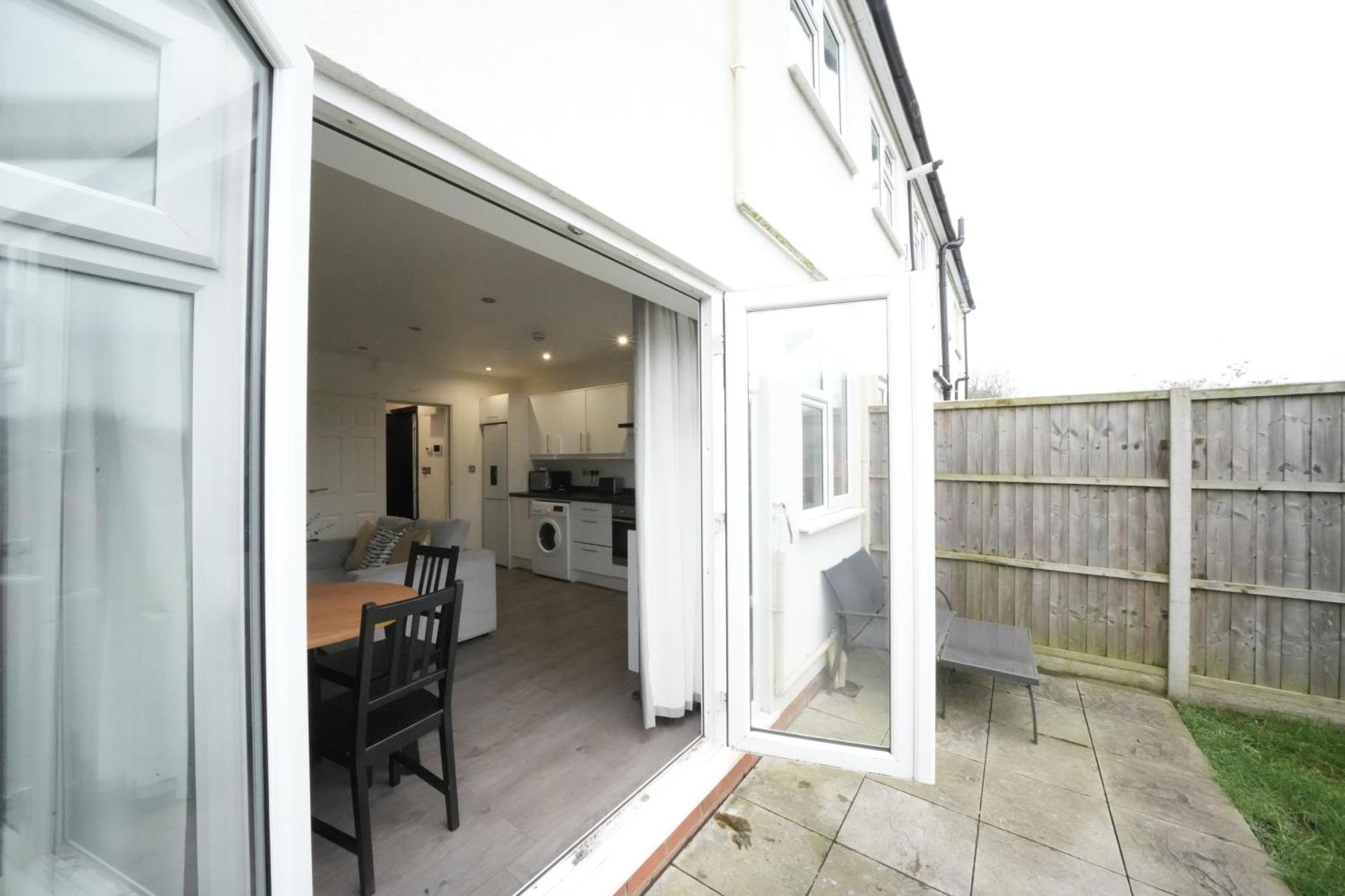 Appartement Hatton Heathrow Airport- Free Parking-free Underground To And From Heathrow Airport Hatton Cross Picture-see Fast Hatton Cross To 30min *